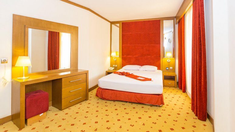 سوئیت یکخوابه دو تخته دبل هتل آپارتمان آرمان مشهد